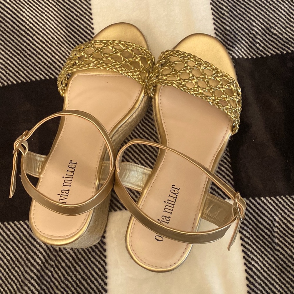 Women heels (colour Gold) size 7.5
